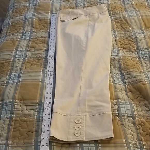 Khaki capris - Picture 5 of 8